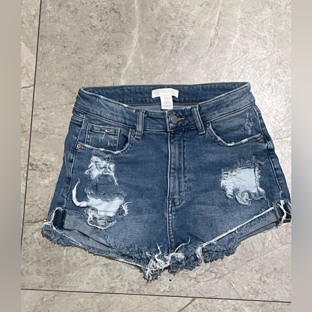 H&M SHORTS - Picture 2 of 4